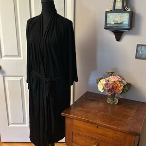 Black 26w robe w pockets and tie